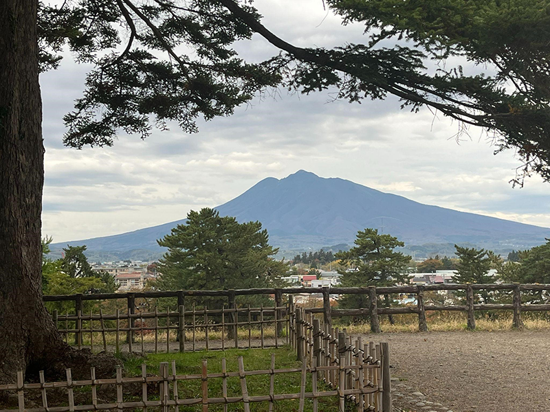 Hirosaki Park　Mt.iwaki